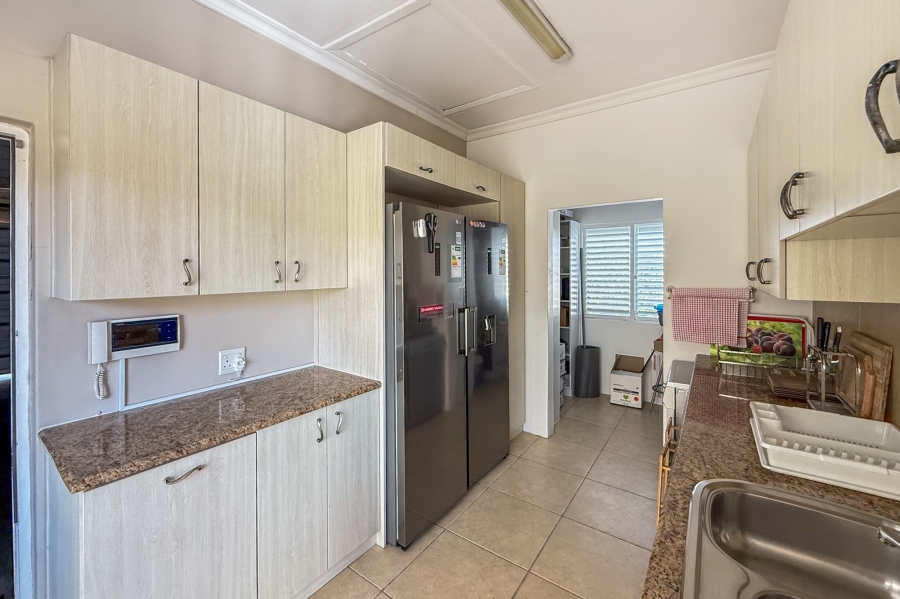 5 Bedroom Property for Sale in Plattekloof Western Cape